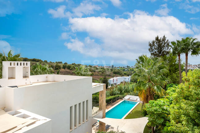 Fantastisk modern villa i Paraiso Alto med havsutsikt