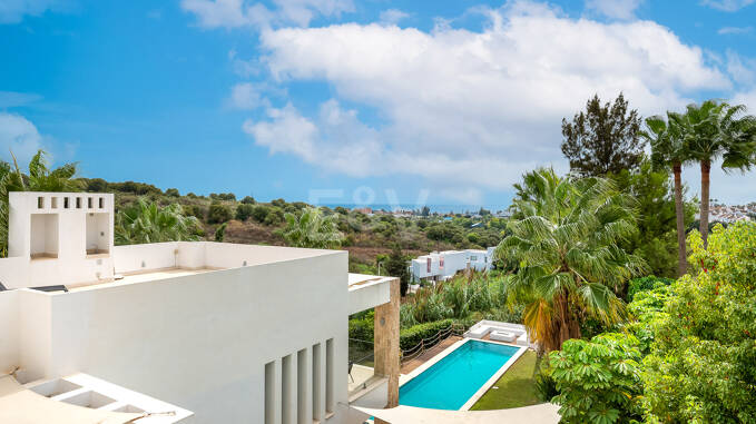 Fantastisk modern villa i Paraiso Alto med havsutsikt