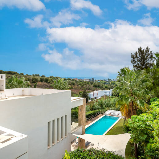 Stunning modern Villa in Paraiso Alto with Sea Views