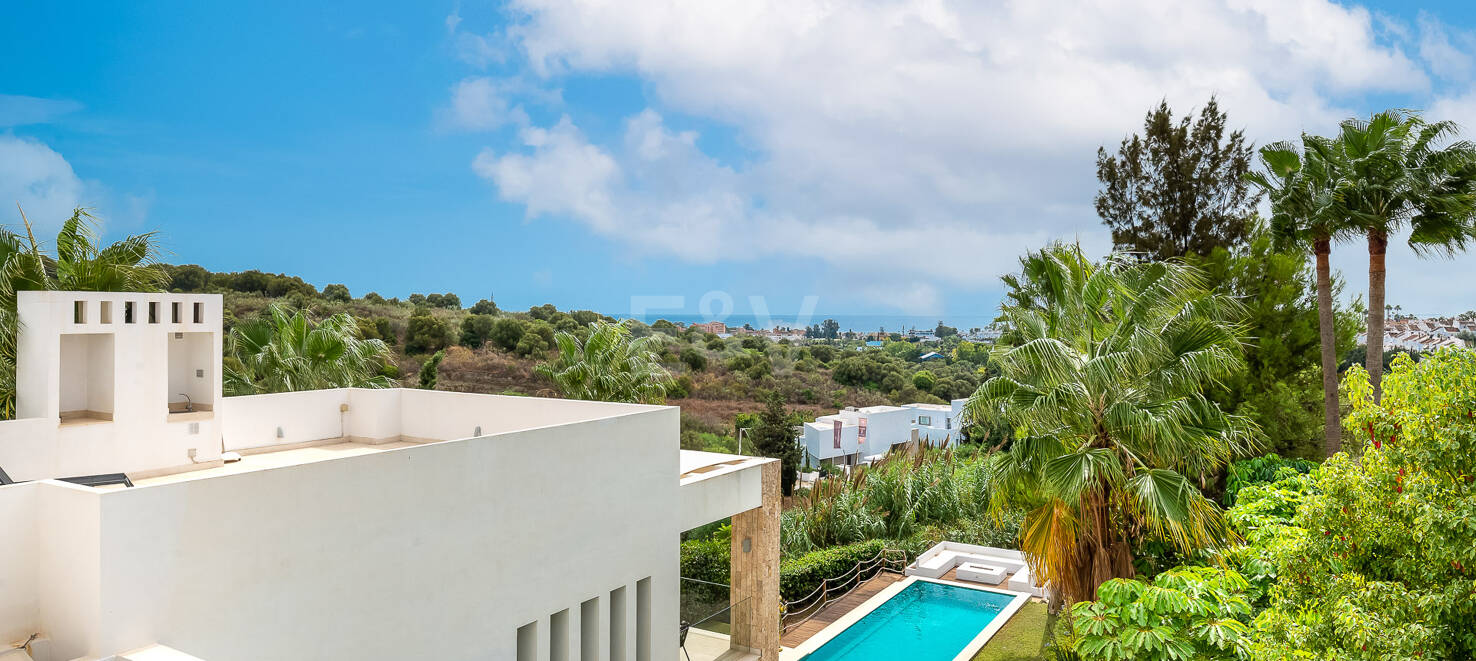 Stunning modern Villa in Paraiso Alto with Sea Views