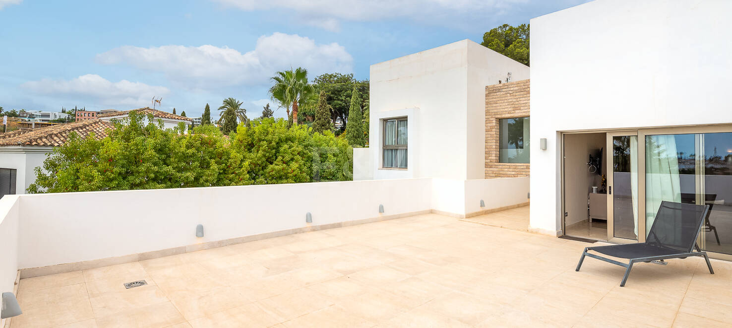 Stunning modern Villa in Paraiso Alto with Sea Views