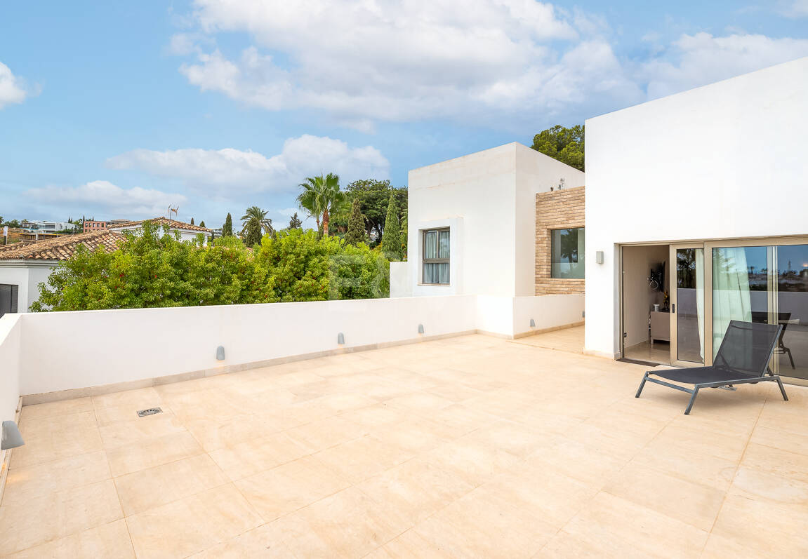 Fantastisk modern villa i Paraiso Alto med havsutsikt