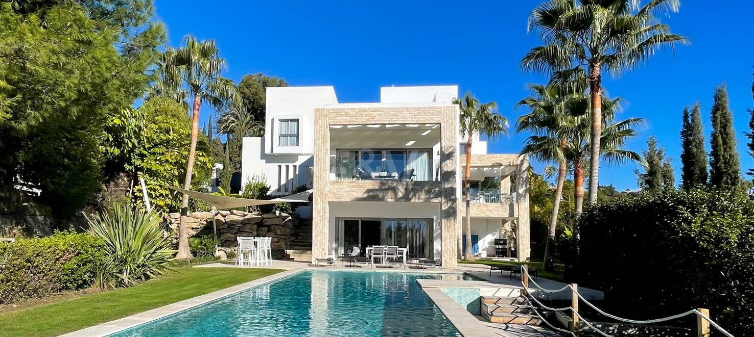 Stunning modern Villa in Paraiso Alto with Sea Views