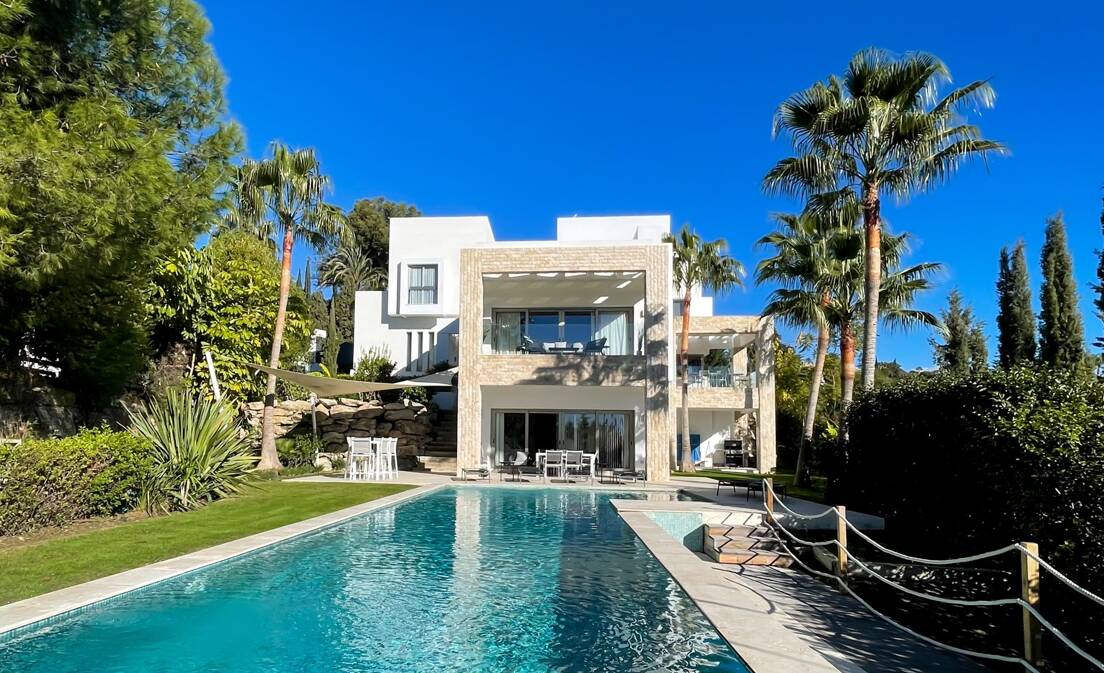 Stunning modern Villa in Paraiso Alto with Sea Views