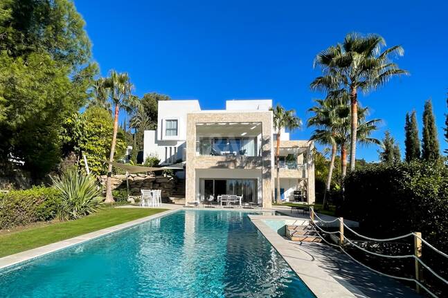 Fantastisk modern villa i Paraiso Alto med havsutsikt