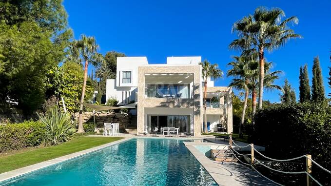 Fantastisk modern villa i Paraiso Alto med havsutsikt