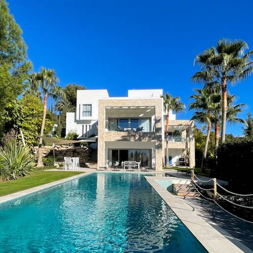 Stunning modern Villa in Paraiso Alto with Sea Views