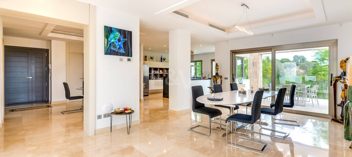 Stunning modern Villa in Paraiso Alto with Sea Views