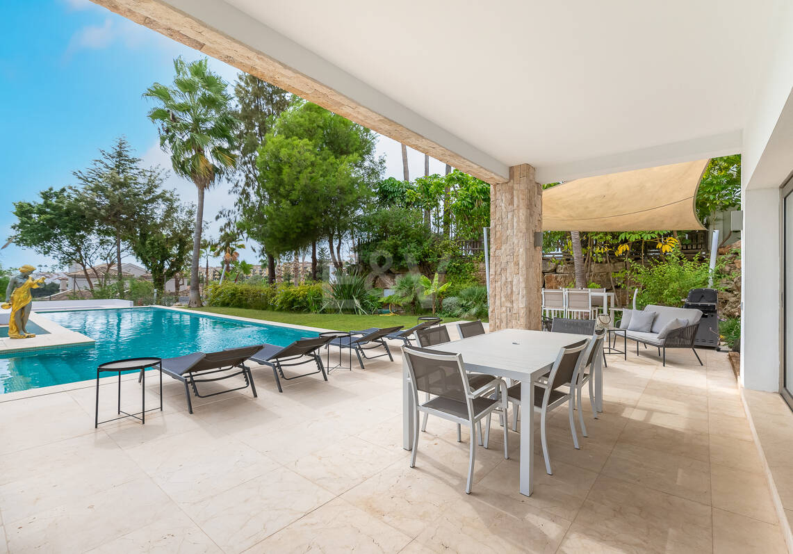 Moderna Villa en Paraiso Alto con Vistas al Mar