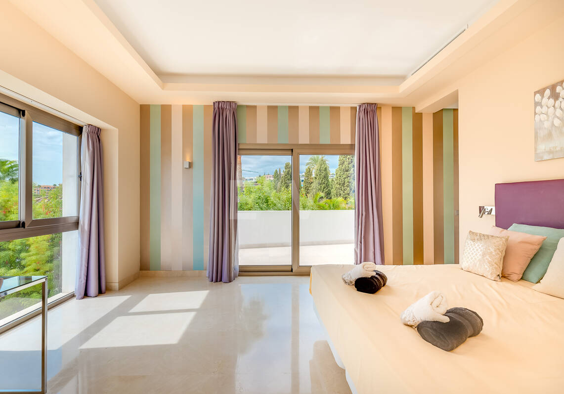Moderna Villa en Paraiso Alto con Vistas al Mar