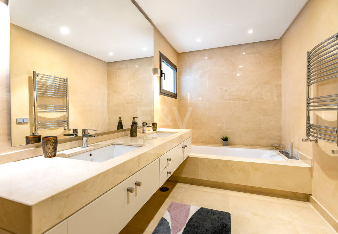 Fantastisk modern villa i Paraiso Alto med havsutsikt