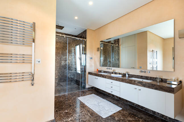 Fantastisk modern villa i Paraiso Alto med havsutsikt