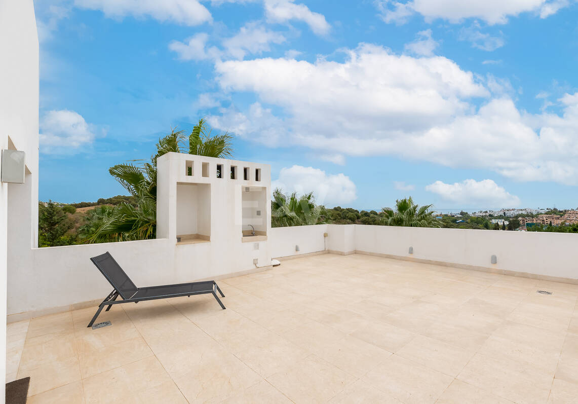 Moderna Villa en Paraiso Alto con Vistas al Mar