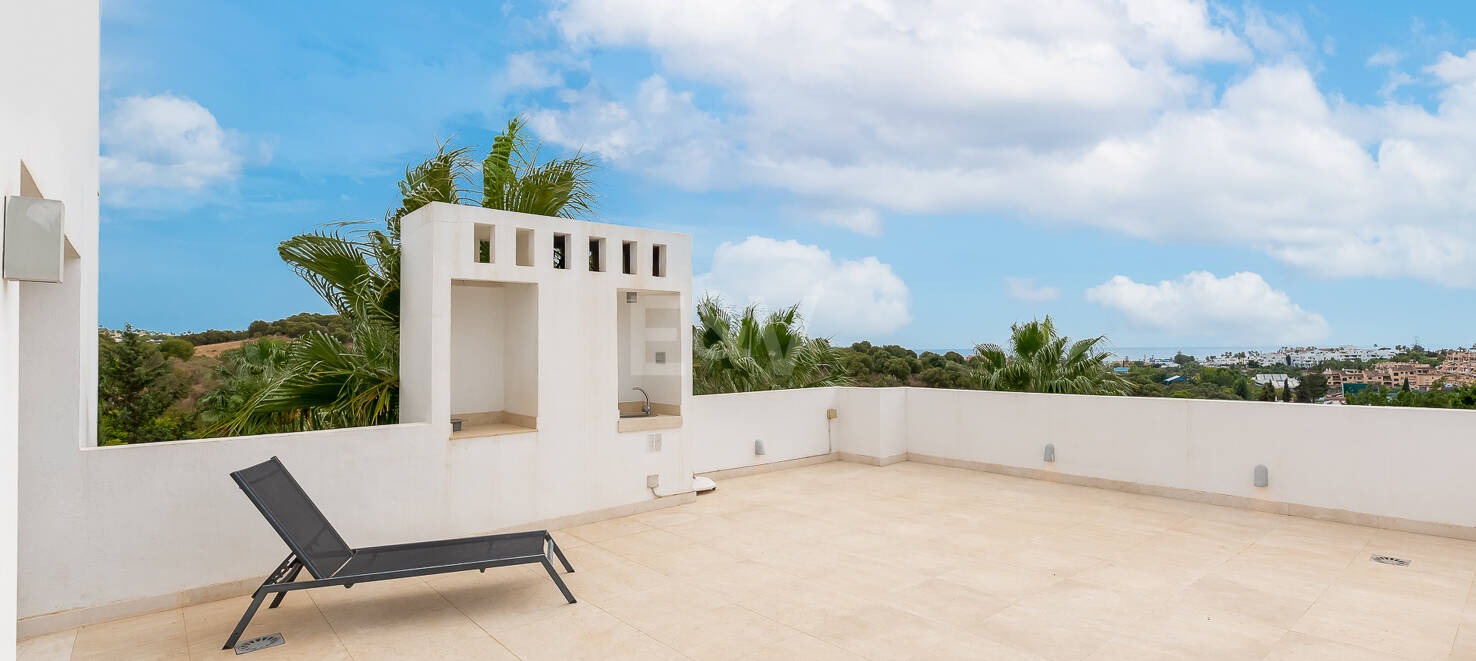 Stunning modern Villa in Paraiso Alto with Sea Views