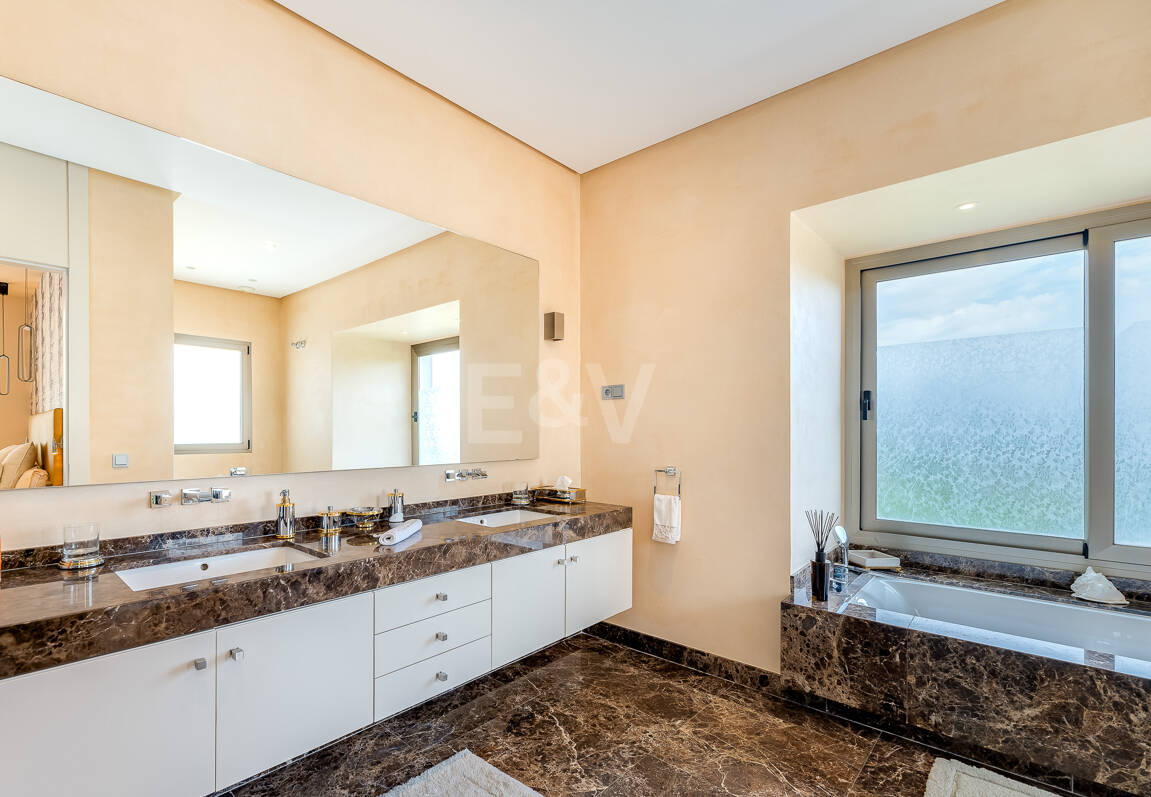 Fantastisk modern villa i Paraiso Alto med havsutsikt