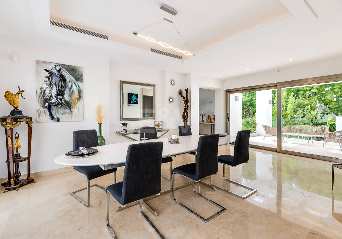Moderna Villa en Paraiso Alto con Vistas al Mar