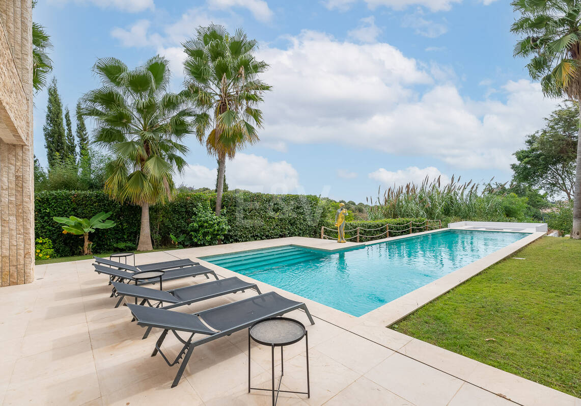 Moderna Villa en Paraiso Alto con Vistas al Mar