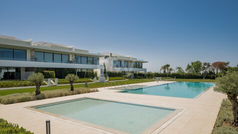 Sofisticadas villas contemporáneas en la Milla de Oro