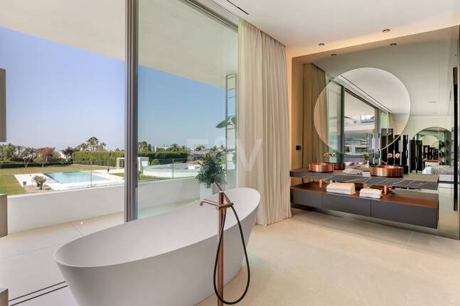 Exklusiva samtida villor på Marbellas gyllene mil