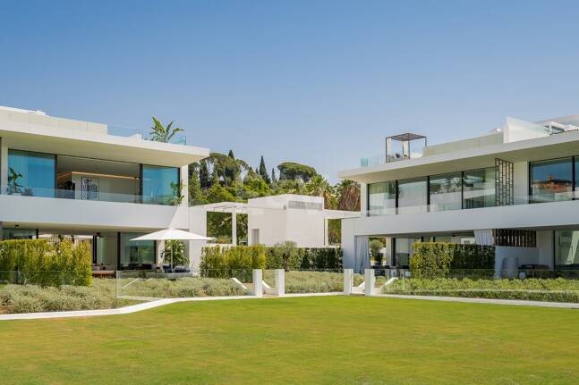 Exklusiva samtida villor på Marbellas gyllene mil