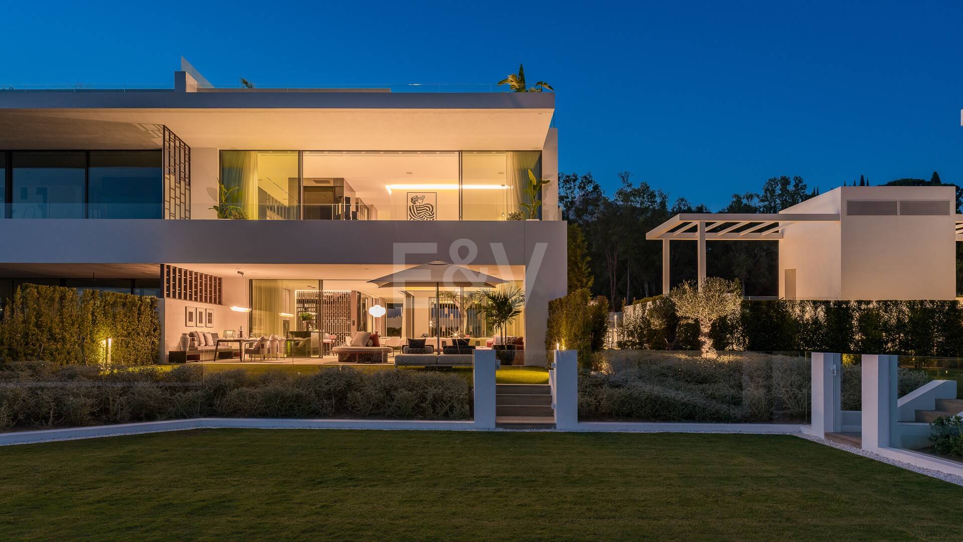 Sofisticadas villas contemporáneas en la Milla de Oro