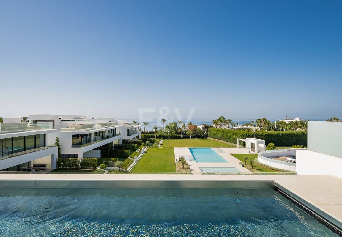 Exklusiva samtida villor på Marbellas gyllene mil