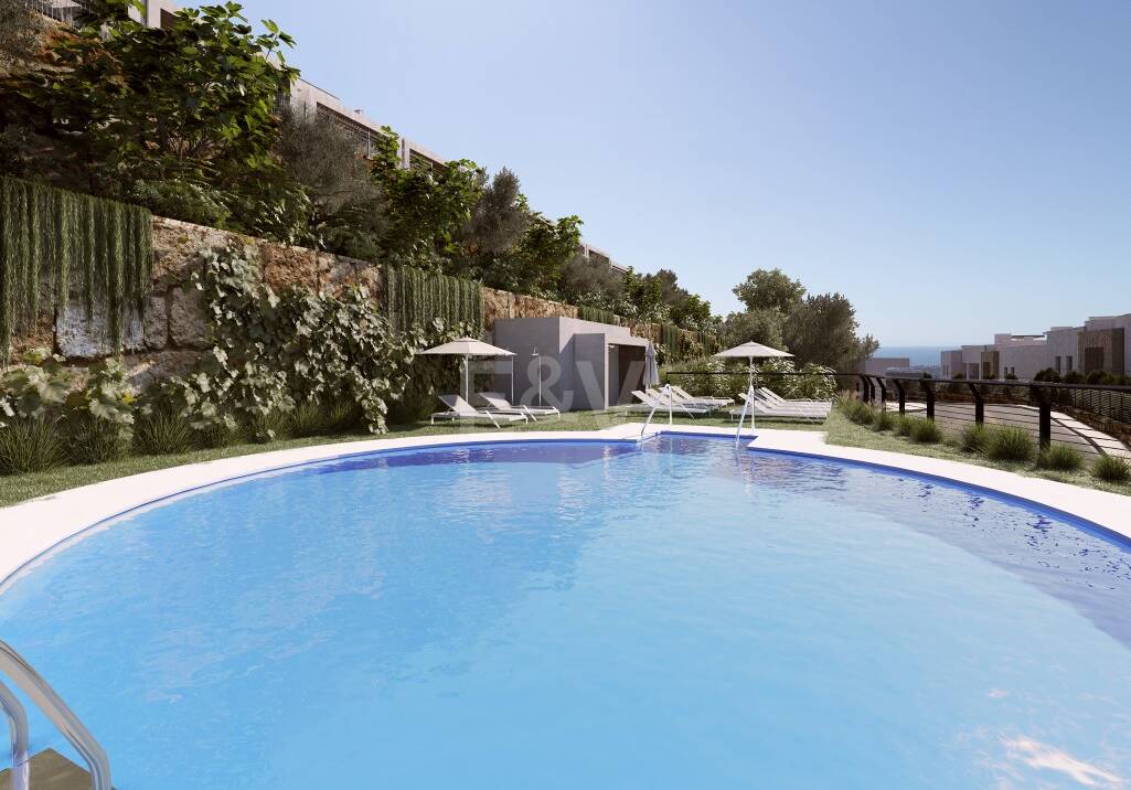 Casas adosadas modernas con vistas panorámicas al mar y a la montaña