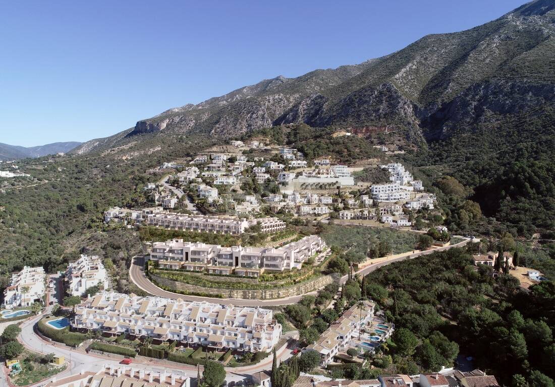Casas adosadas modernas con vistas panorámicas al mar y a la montaña