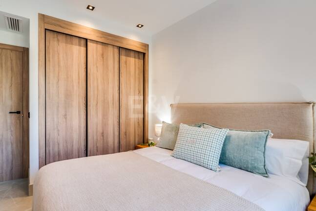 Nowe miasta Off- Plan z widokiem na morze panoramiczne i góry