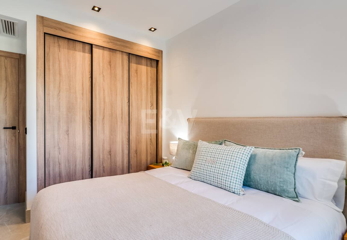 Nowe miasta Off- Plan z widokiem na morze panoramiczne i góry