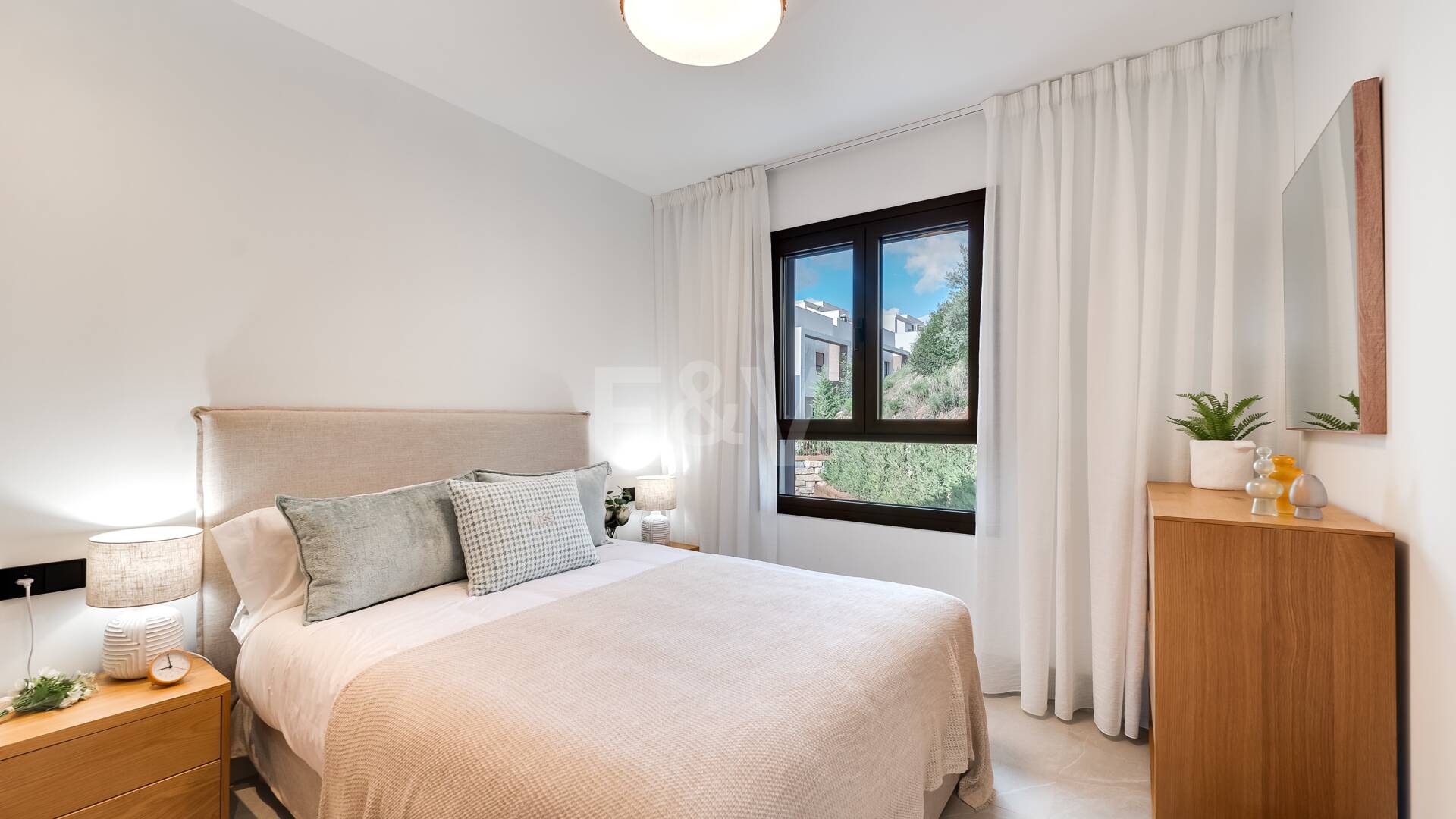 Nowe miasta Off- Plan z widokiem na morze panoramiczne i góry