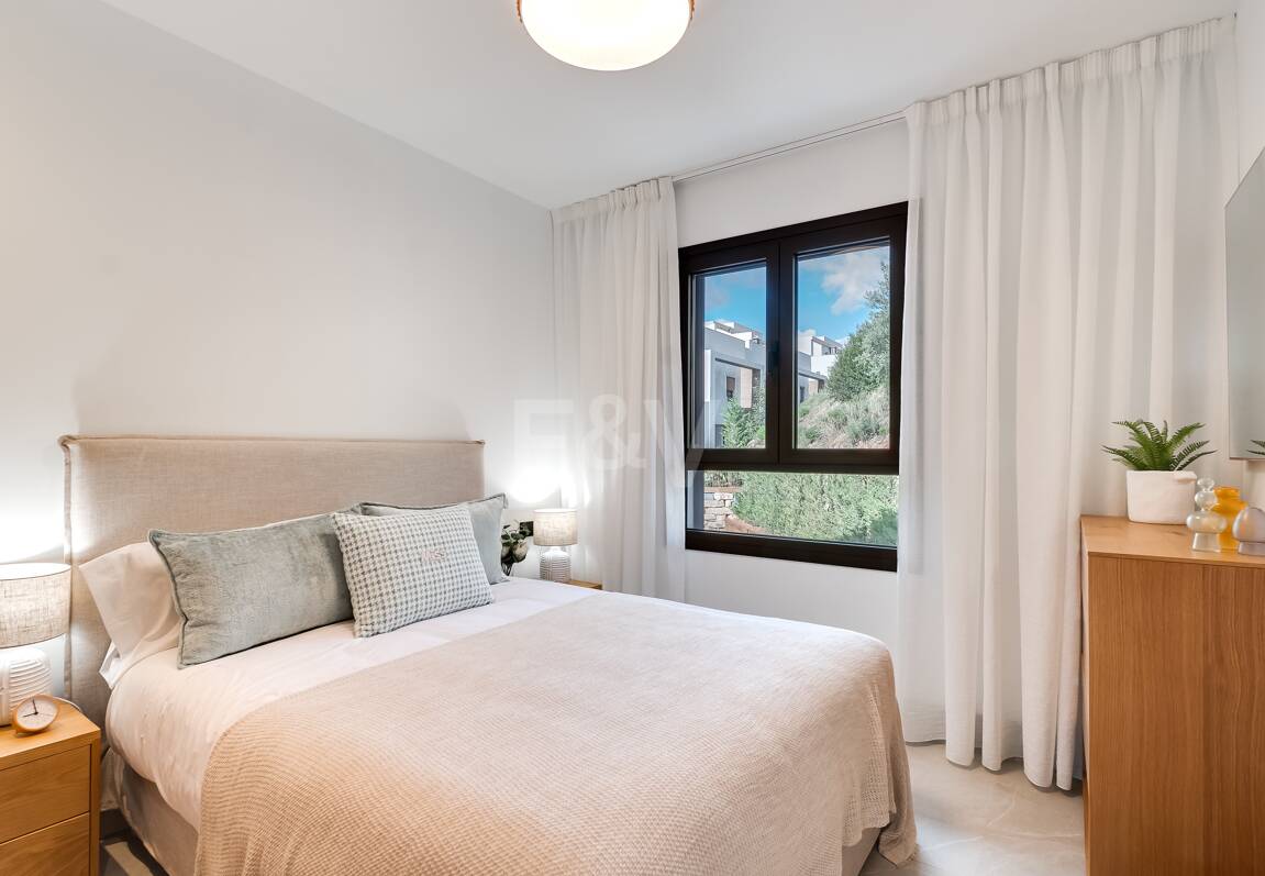 Nowe miasta Off- Plan z widokiem na morze panoramiczne i góry