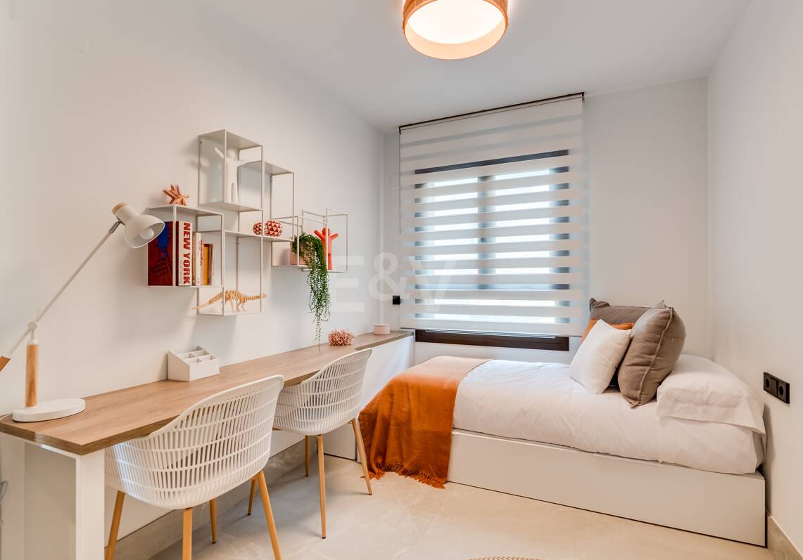 Casas adosadas modernas con vistas panorámicas al mar y a la montaña