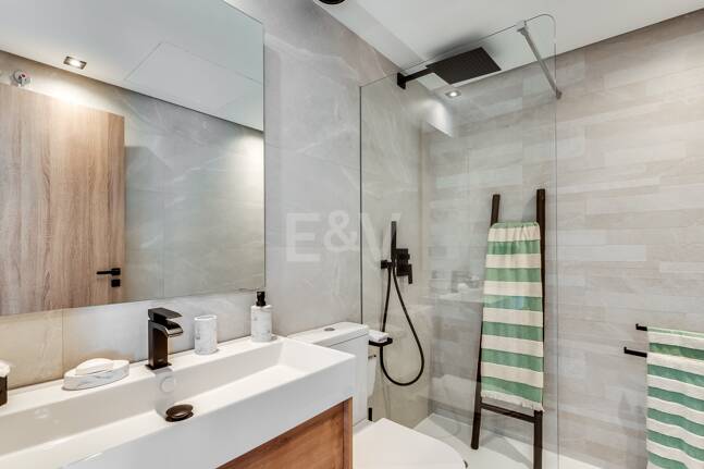 Nowe miasta Off- Plan z widokiem na morze panoramiczne i góry