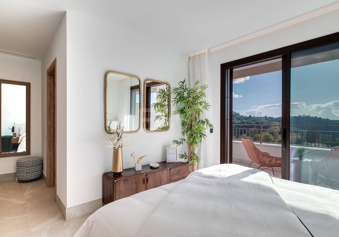 Casas adosadas modernas con vistas panorámicas al mar y a la montaña