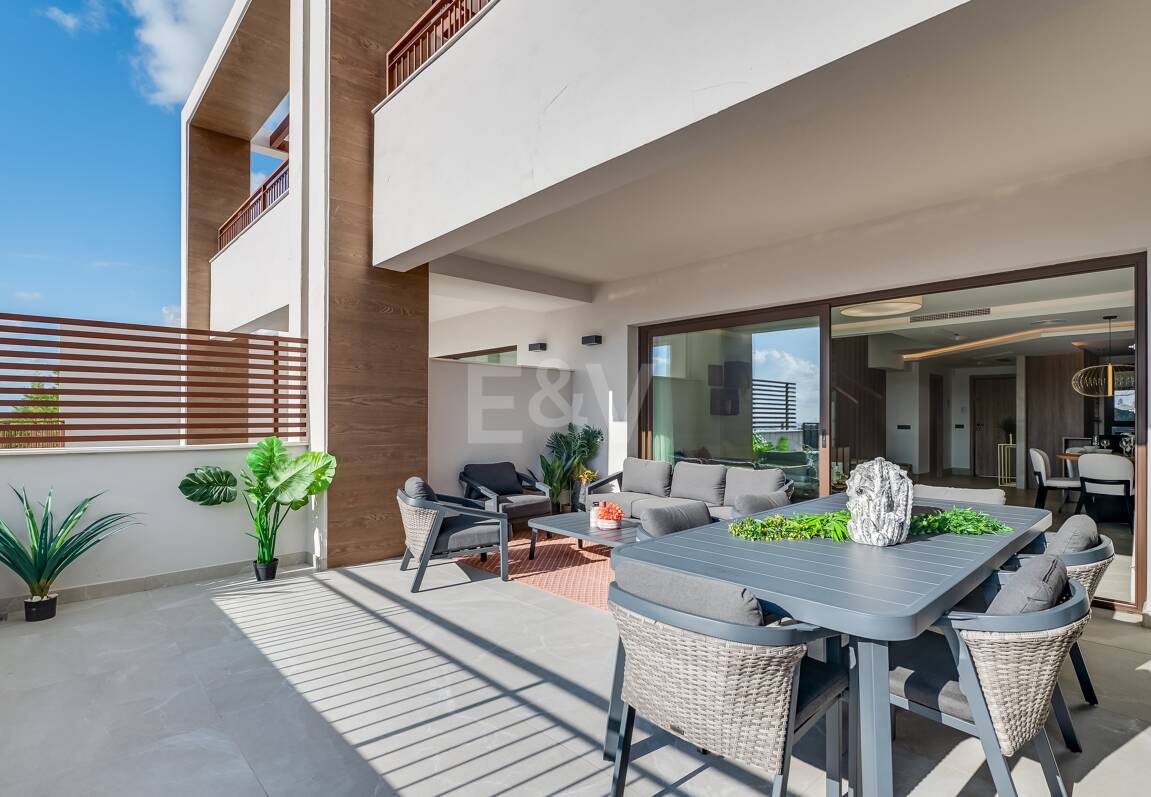 Nowe miasta Off- Plan z widokiem na morze panoramiczne i góry