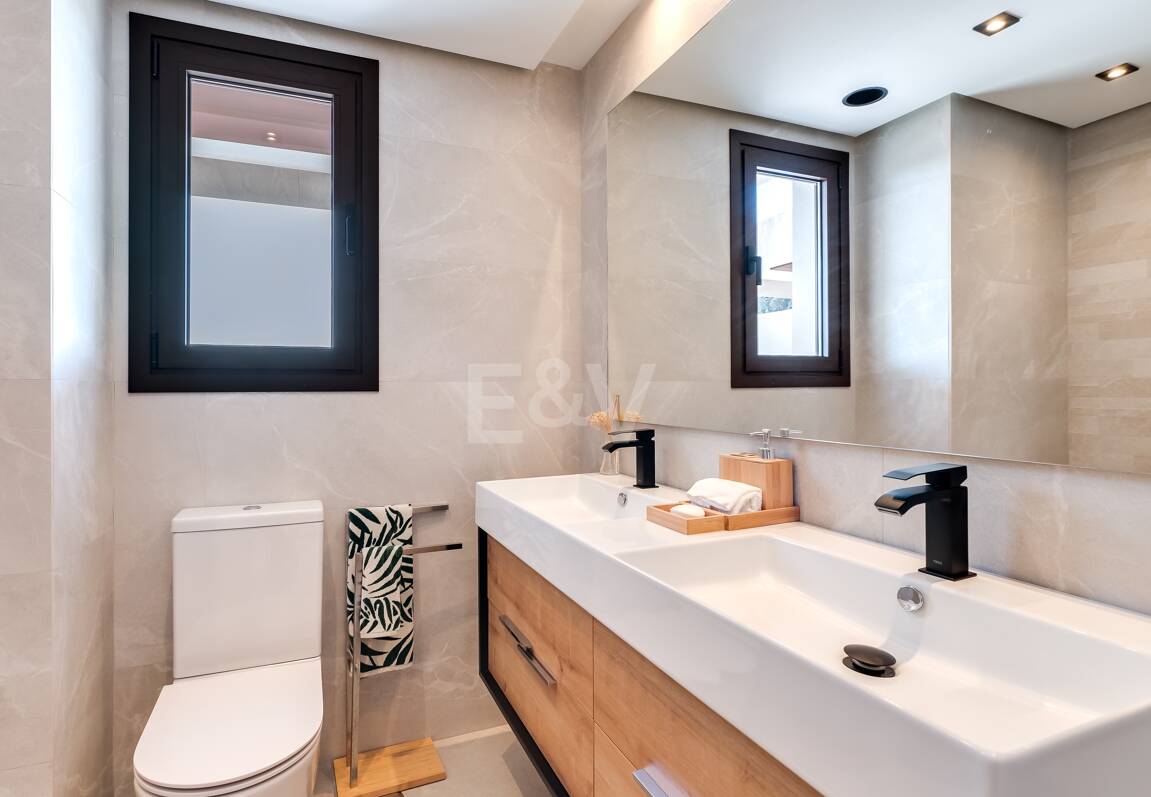 Nowe miasta Off- Plan z widokiem na morze panoramiczne i góry