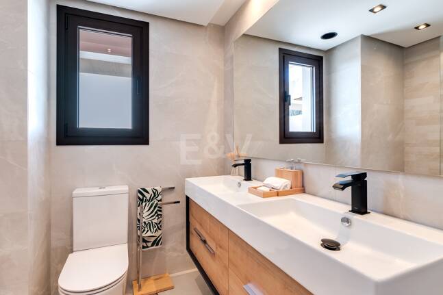 Nowe miasta Off- Plan z widokiem na morze panoramiczne i góry