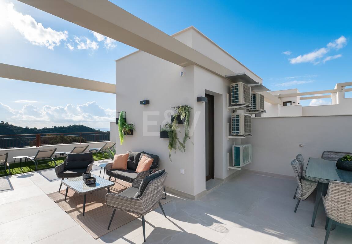 Nowe miasta Off- Plan z widokiem na morze panoramiczne i góry