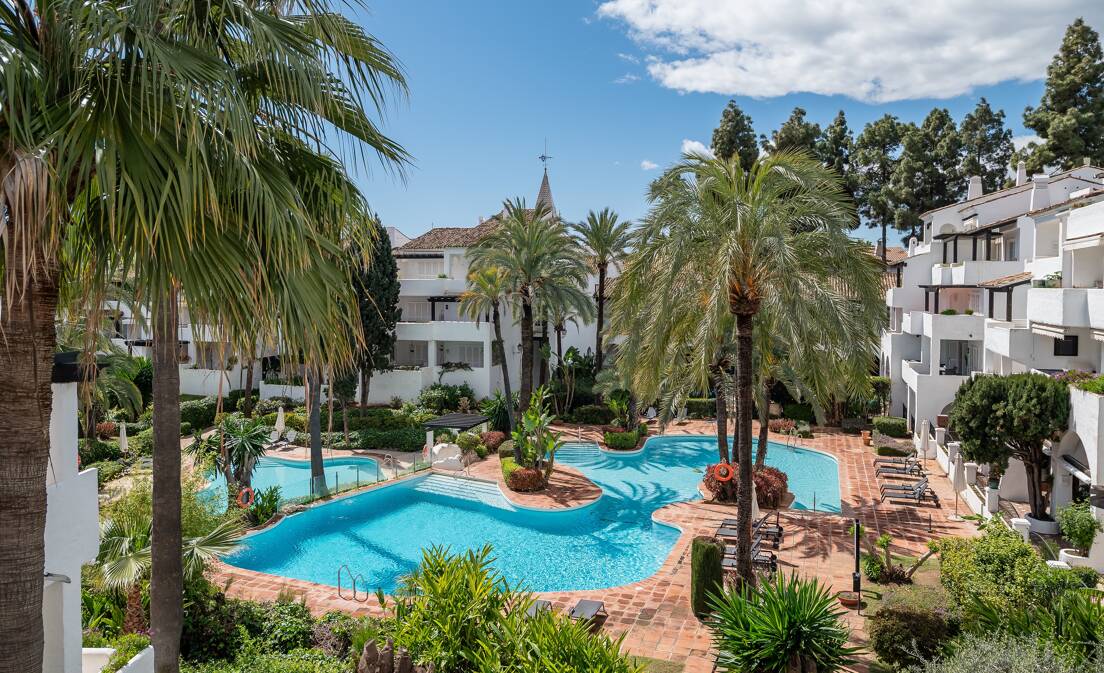 Wyjątkowy apartament w Puente Romano Beach Resort z niesamowitym potencjałem inwestycyjnym