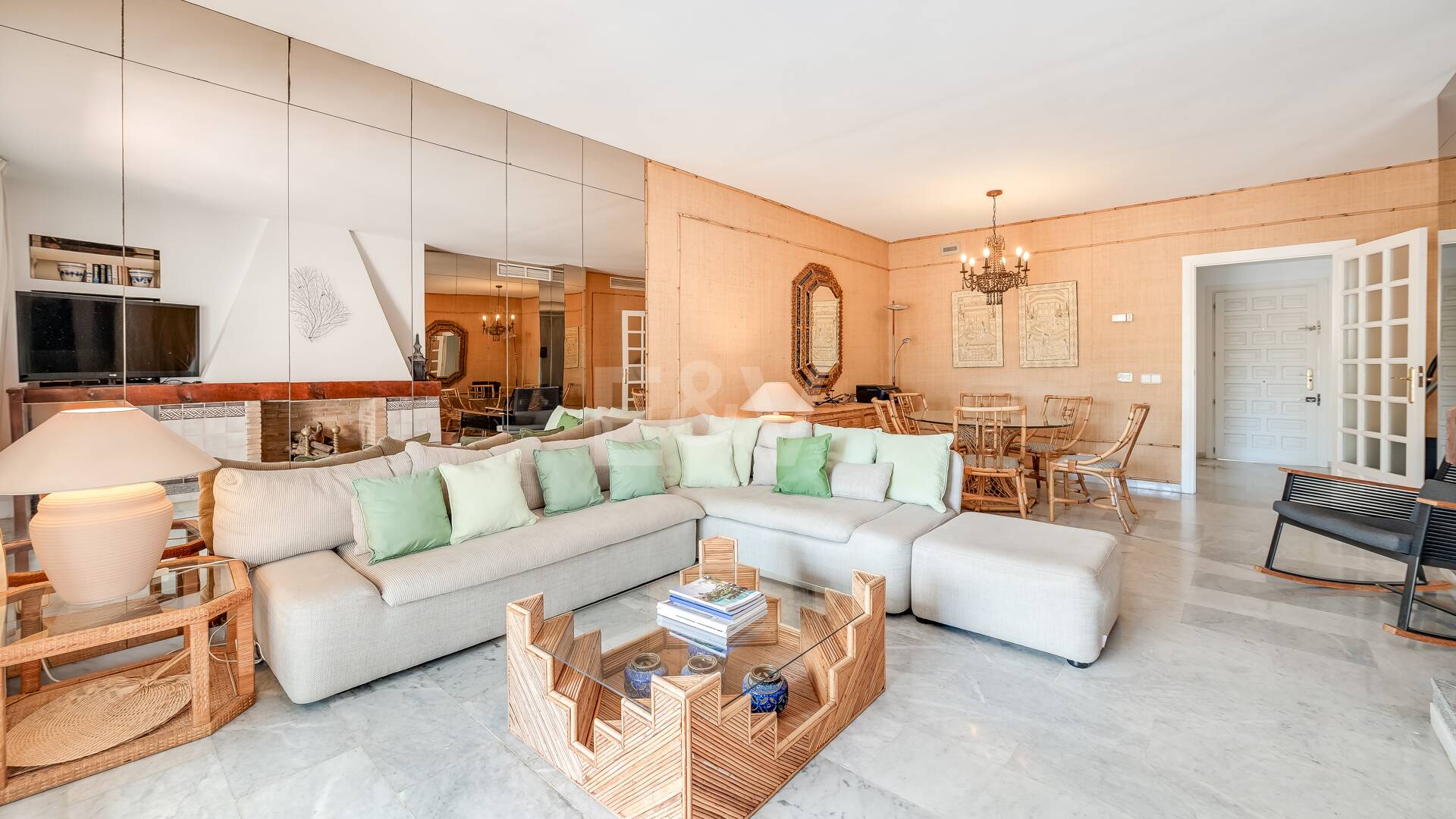 Exclusivo ático en Puente Romano Beach Resort con gran potencial de inversión