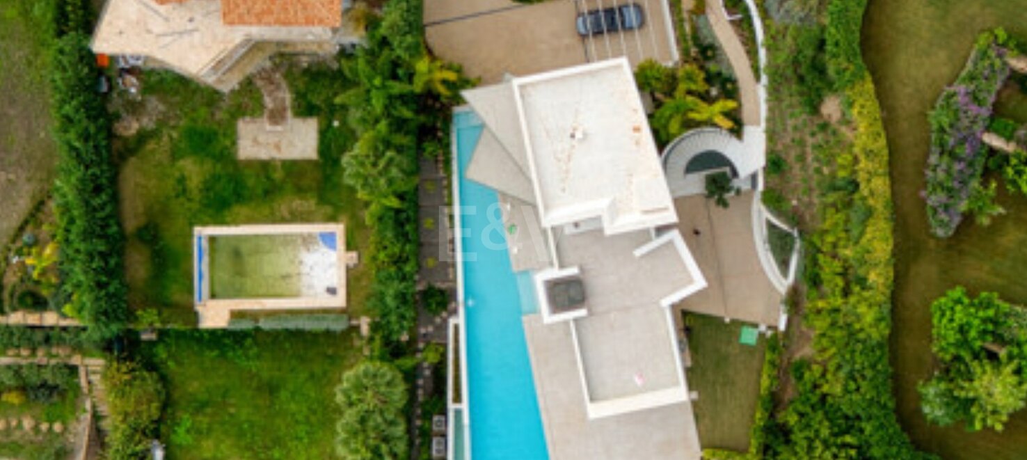 Moderne Villa in erster Reihe am Golfplatz mit traumhafter Aussicht