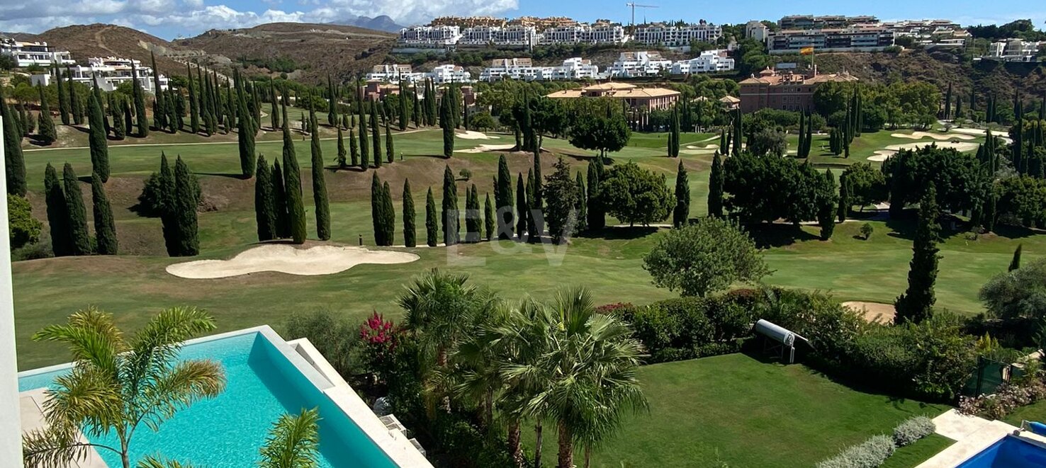 Moderne Villa in erster Reihe am Golfplatz mit traumhafter Aussicht