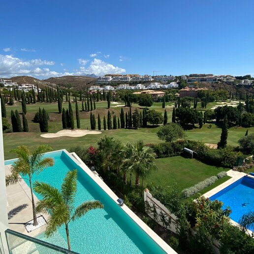 Villa moderna en primera línea de golf con vistas impresionantes en Flamingos Golf.