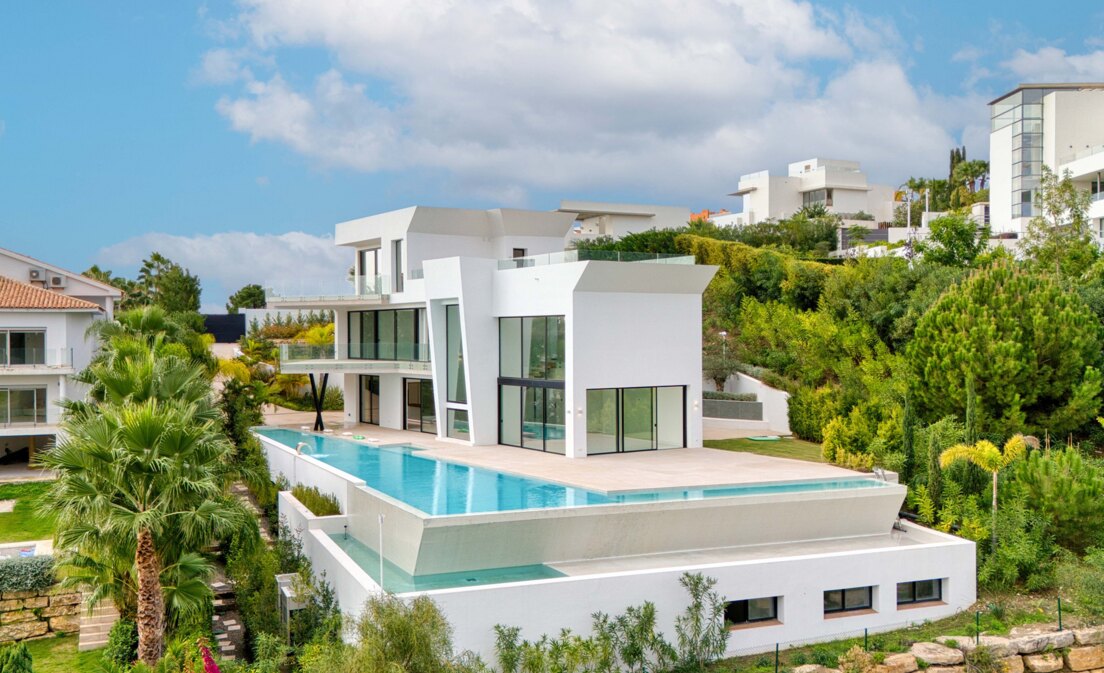 Villa moderna en primera línea de golf con vistas impresionantes en Flamingos Golf.