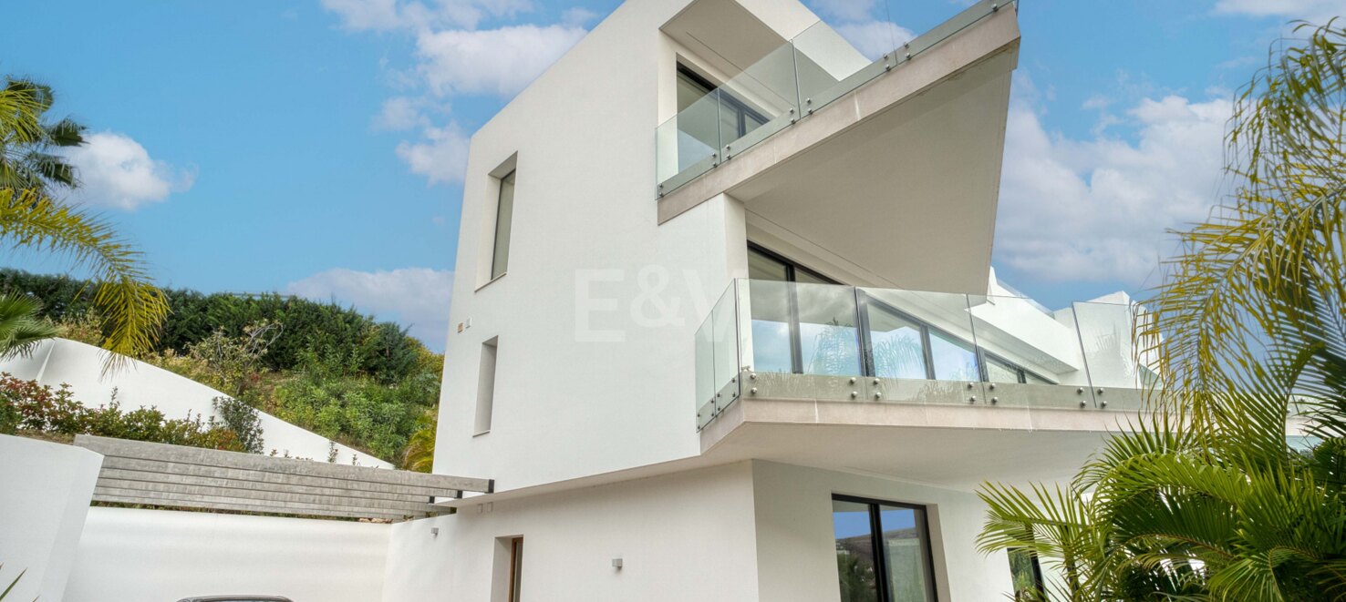 Moderne Villa in erster Reihe am Golfplatz mit traumhafter Aussicht