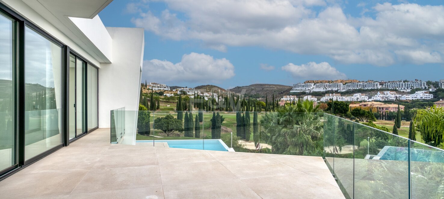 Moderne Villa in erster Reihe am Golfplatz mit traumhafter Aussicht