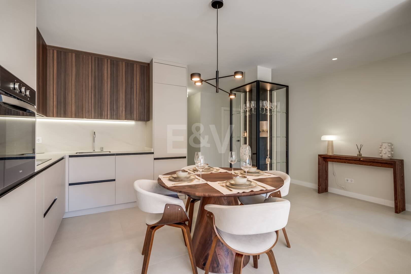 Oszałamiające 3- Apartament w Puerto del Almendro, Benahavis z widokiem na morze