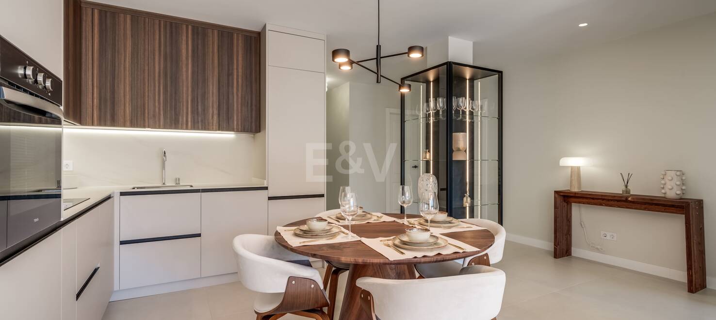 Oszałamiające 3- Apartament w Puerto del Almendro, Benahavis z widokiem na morze