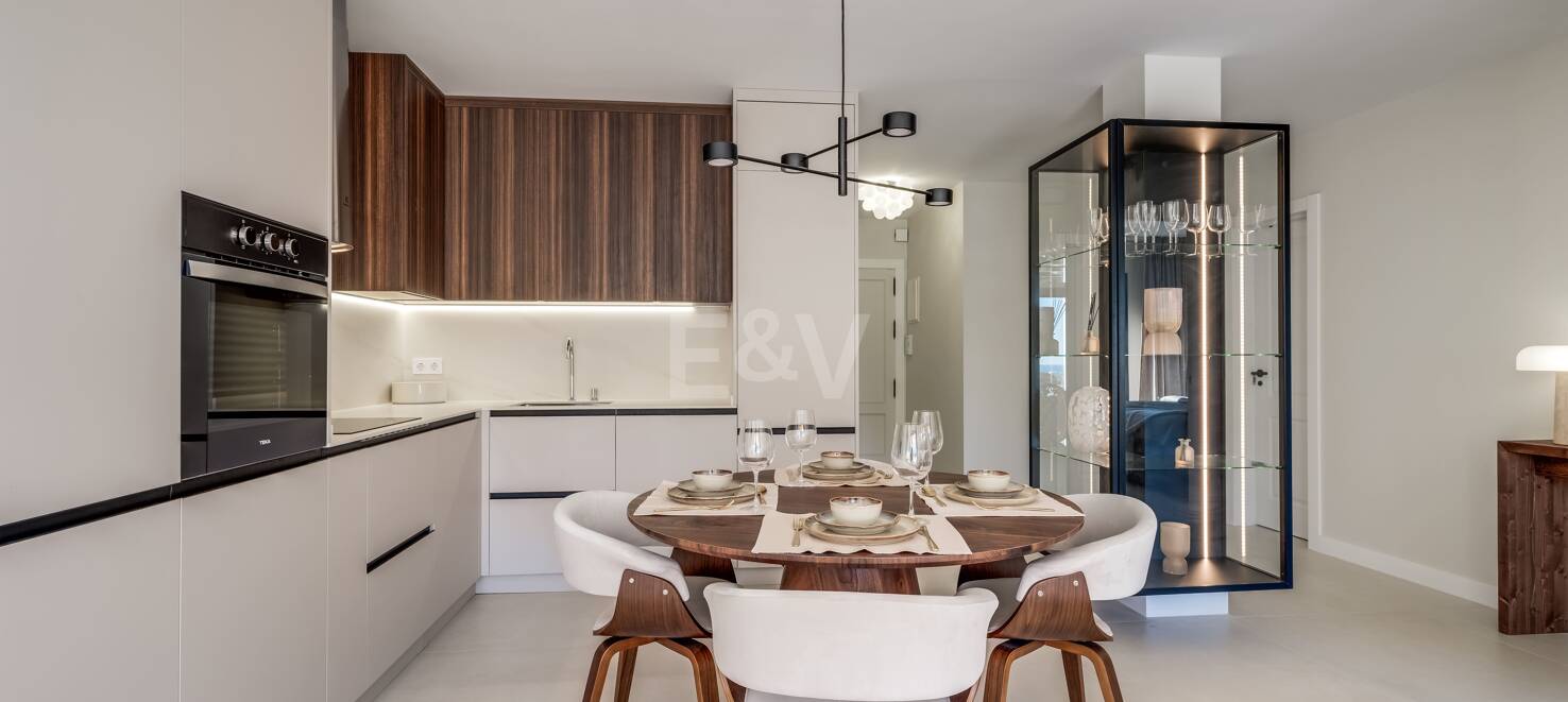 Oszałamiające 3- Apartament w Puerto del Almendro, Benahavis z widokiem na morze